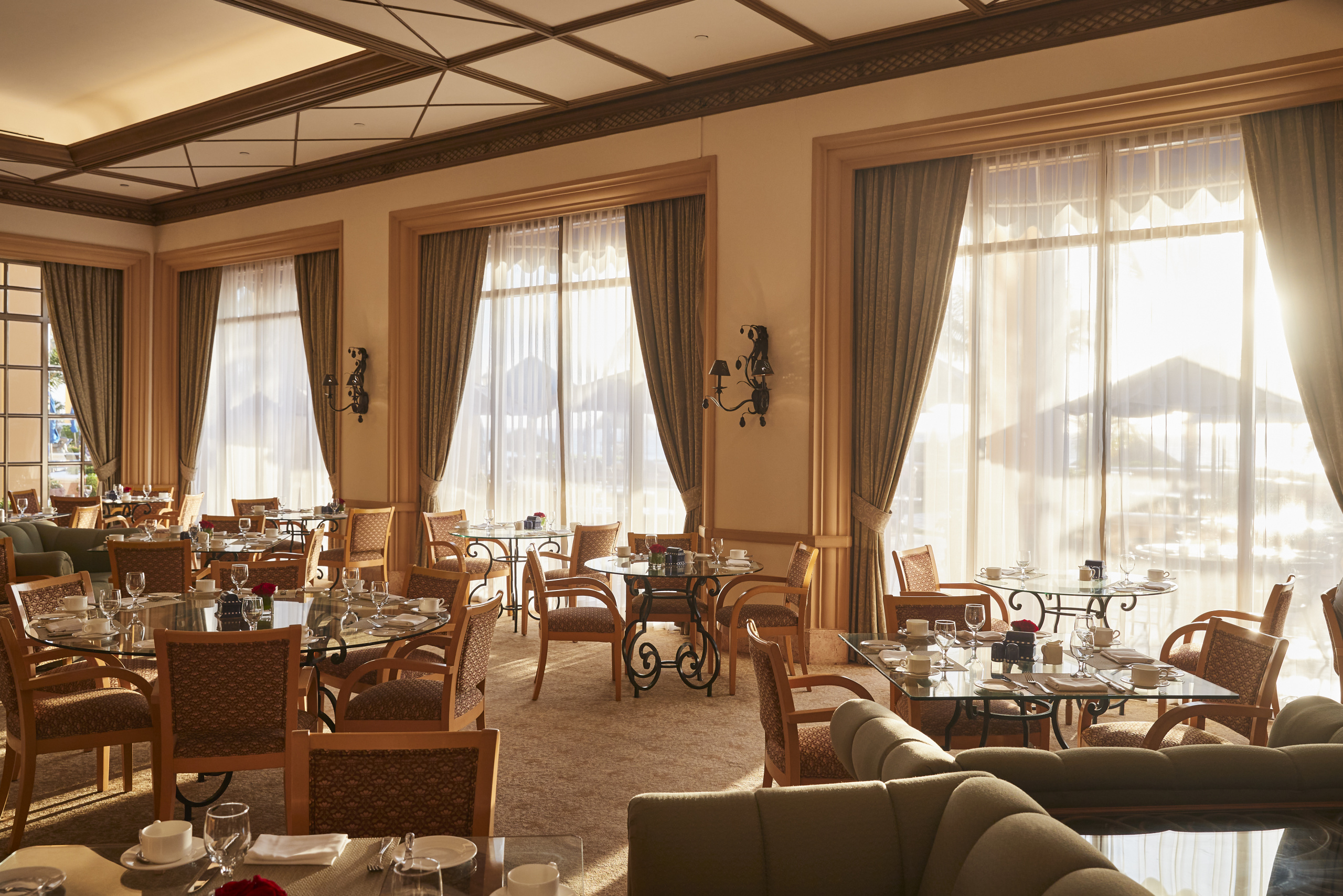 KICUN1_Dining-Area-Landscape_KempinskiTISCancunFeb.23 395_High Res_42677.jpg