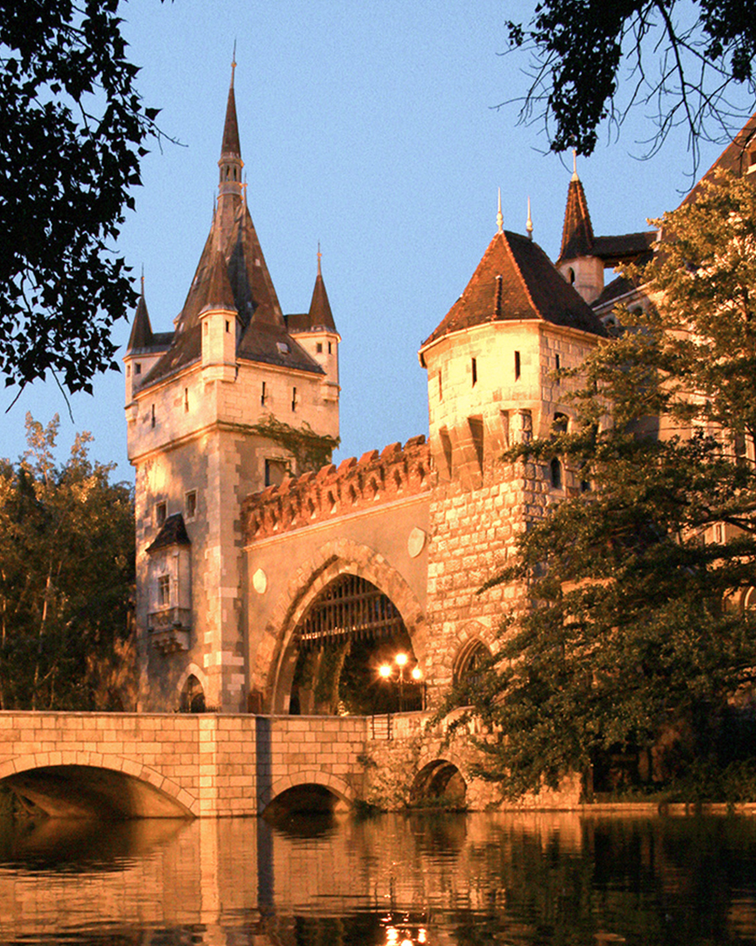 EH BUD_Mosaic_4by5_City-Park-Vajdahunyad-Castle_Dora Sajo Photography.jpg