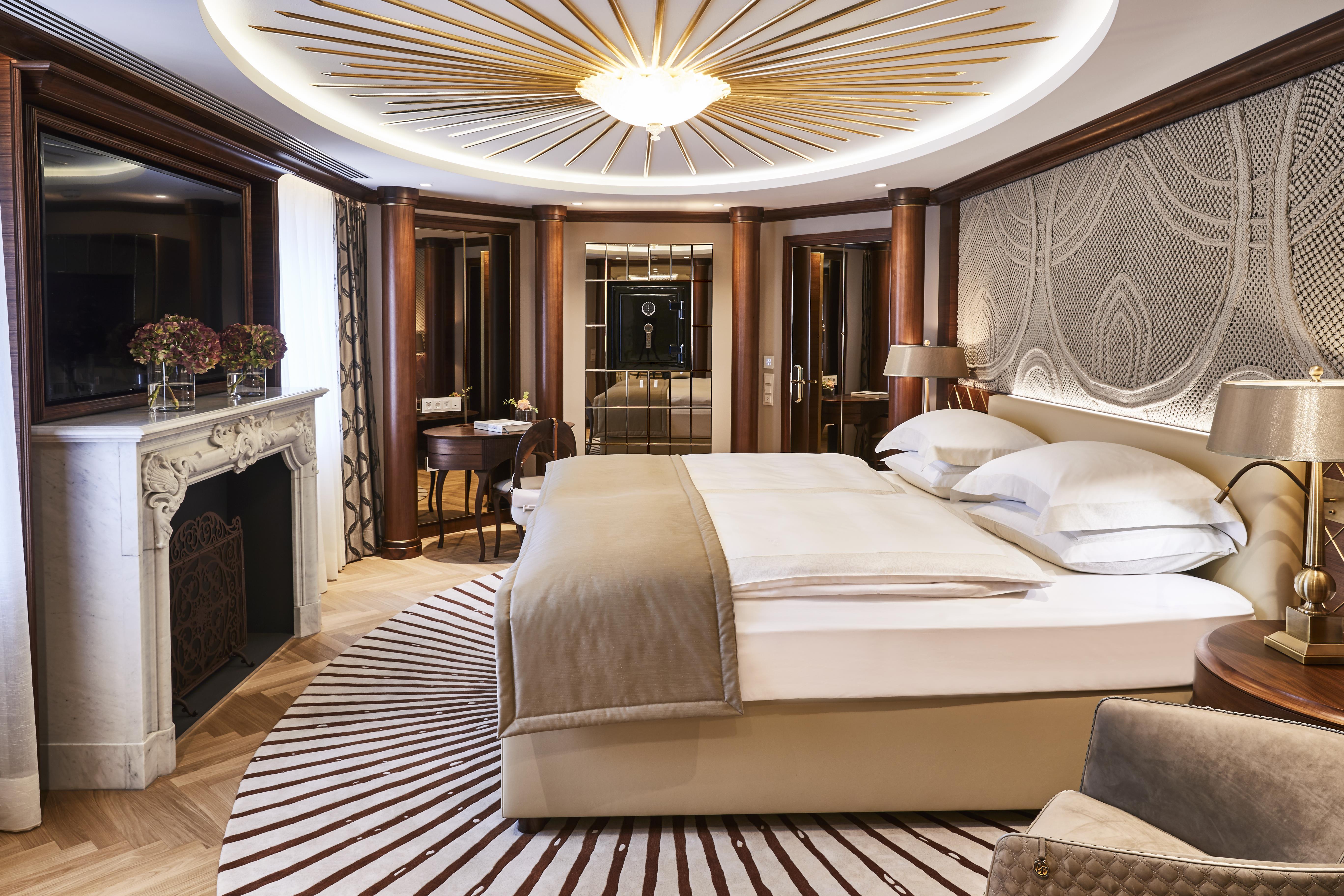 Luxury suite at Hotel Vier Jahreszeiten Kempinski München