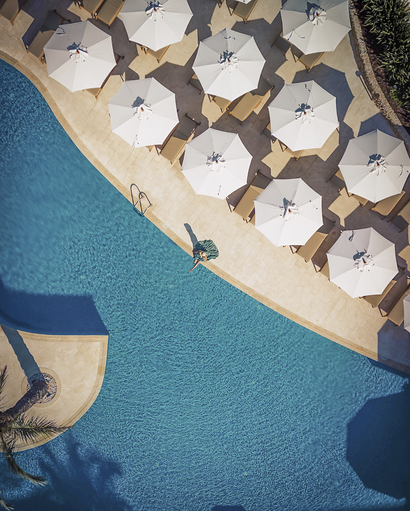 KIMLA_Outdoor Pools_High Res_43075.jpg