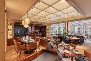 &Eacute;S Bisztr&oacute;, a bistro-style restaurant of Kempinski Hotel Corvinus in Budapet city centre with a view to Fashion Street.